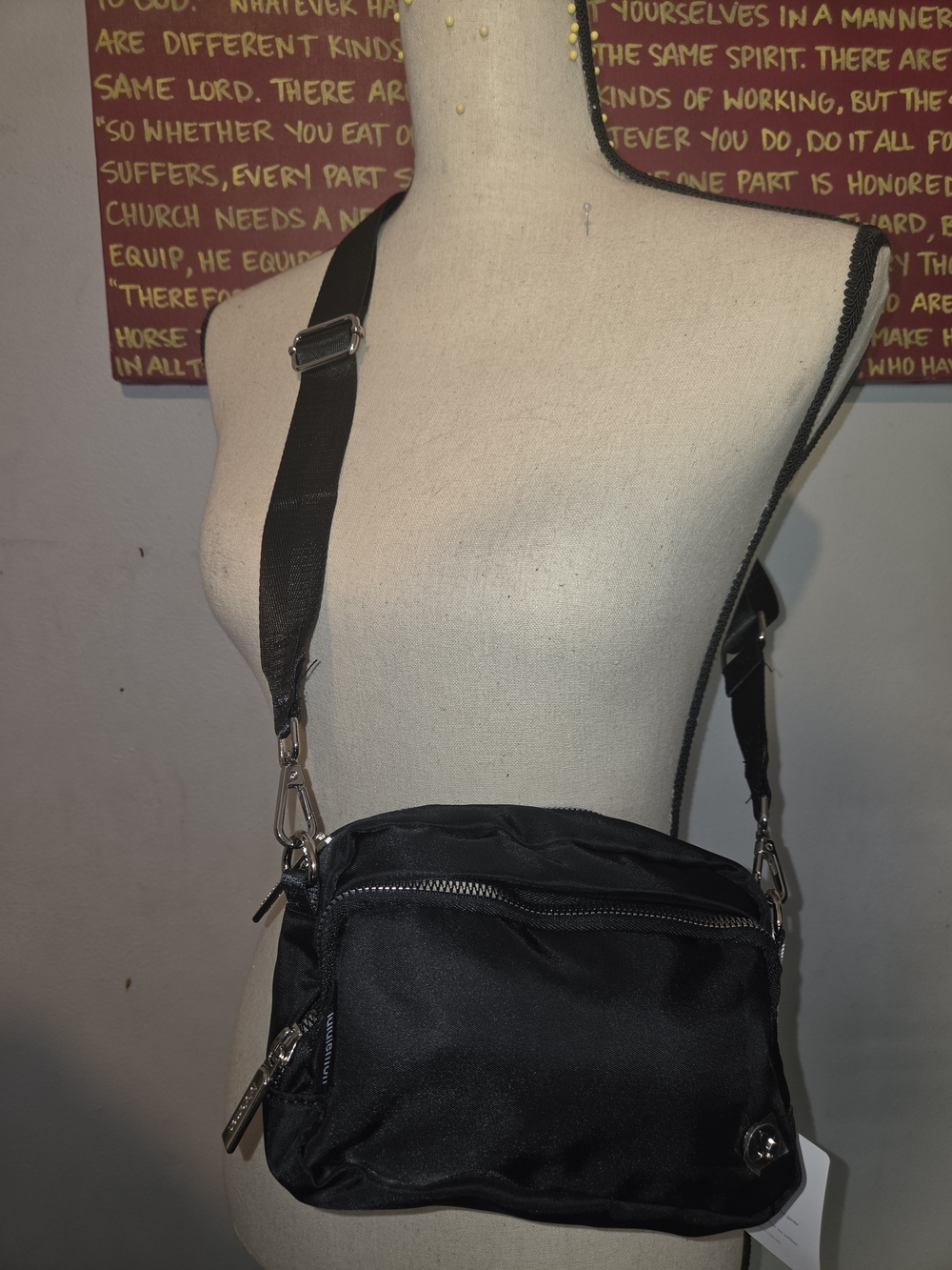 Lululemon Everywhere Crossbody Bag Silver Metal Hardware 2l New With Tags - Picture 2 of 6